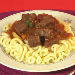 Teaser Image: Goulash with Noodles