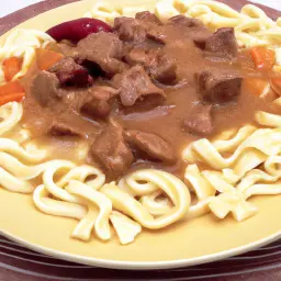 Teaser Image: Goulash with Noodles